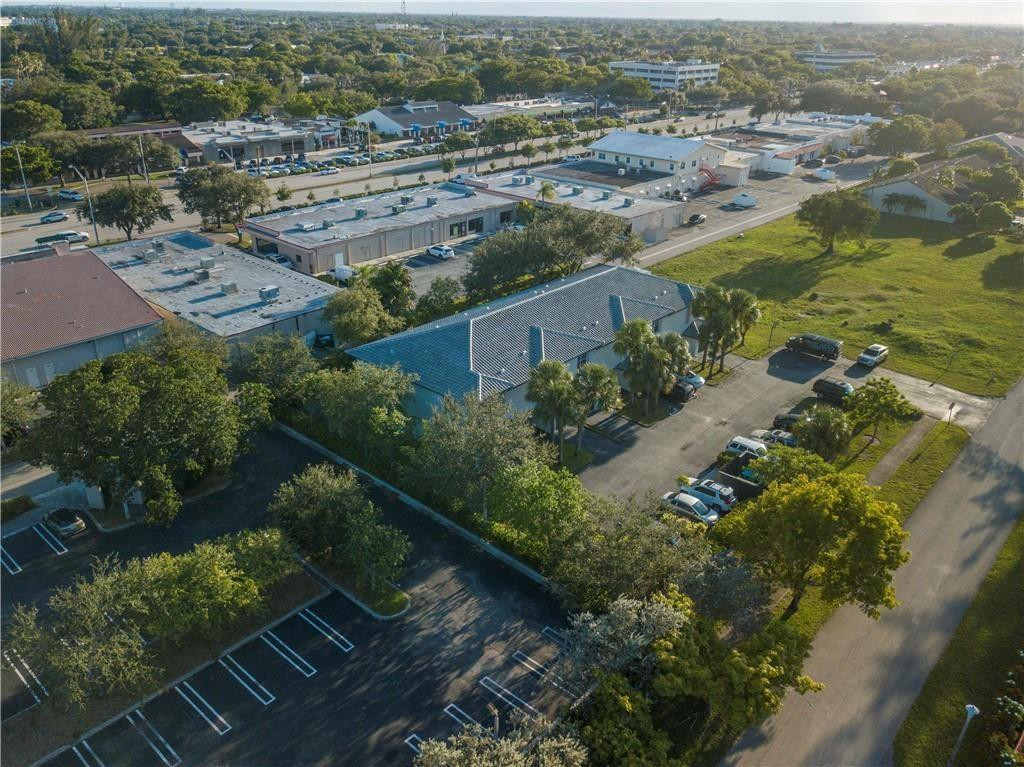 TOWNHOMES OF CAPRI ISLES - Residential