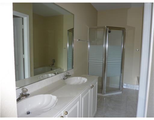 TOWNHOMES OF CAPRI ISLES - Residential