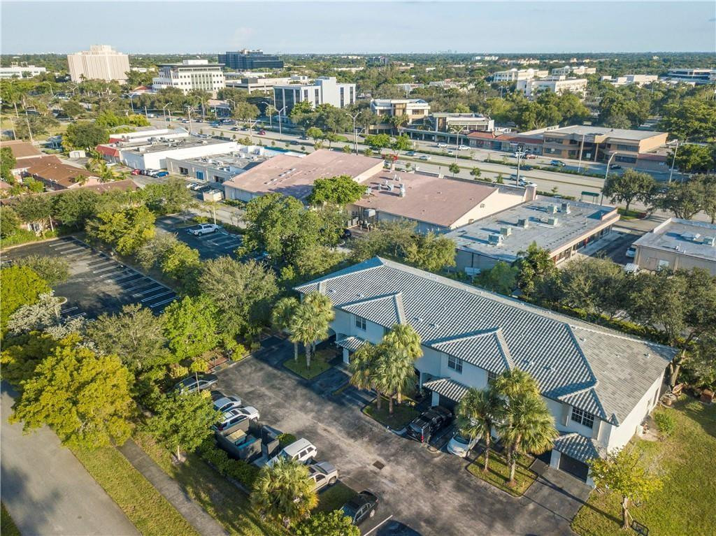 TOWNHOMES OF CAPRI ISLES - Residential