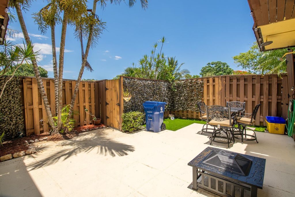 Photo of 110 N Delaware Boulevard #8a, Jupiter, FL 33458 (MLS # R11065961)