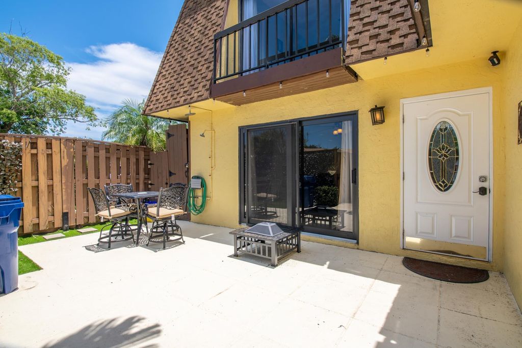 Photo of 110 N Delaware Boulevard #8a, Jupiter, FL 33458 (MLS # R11065961)