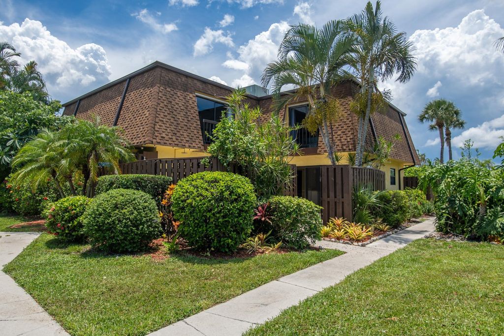 Photo of 110 N Delaware Boulevard #8a, Jupiter, FL 33458 (MLS # R11065961)