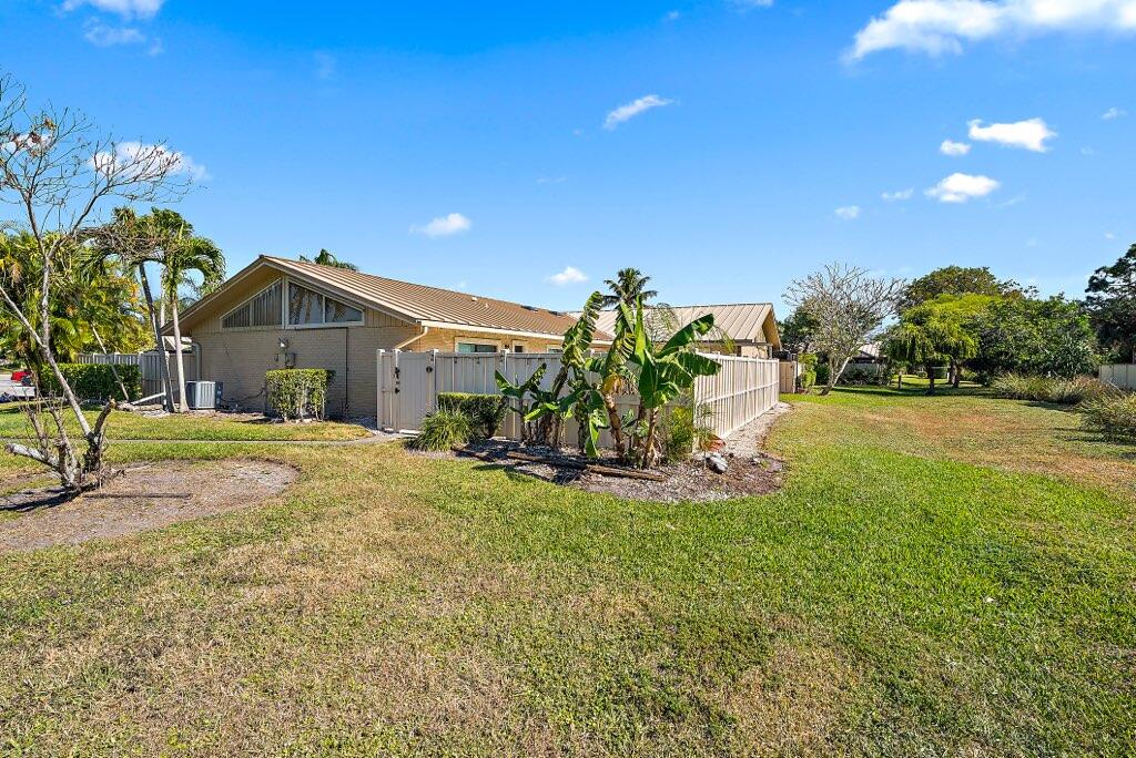 Photo of 5348 Eagle Lake Dr #Ln 20, Palm Beach Gardens, FL 33418 (MLS # R11043463)
