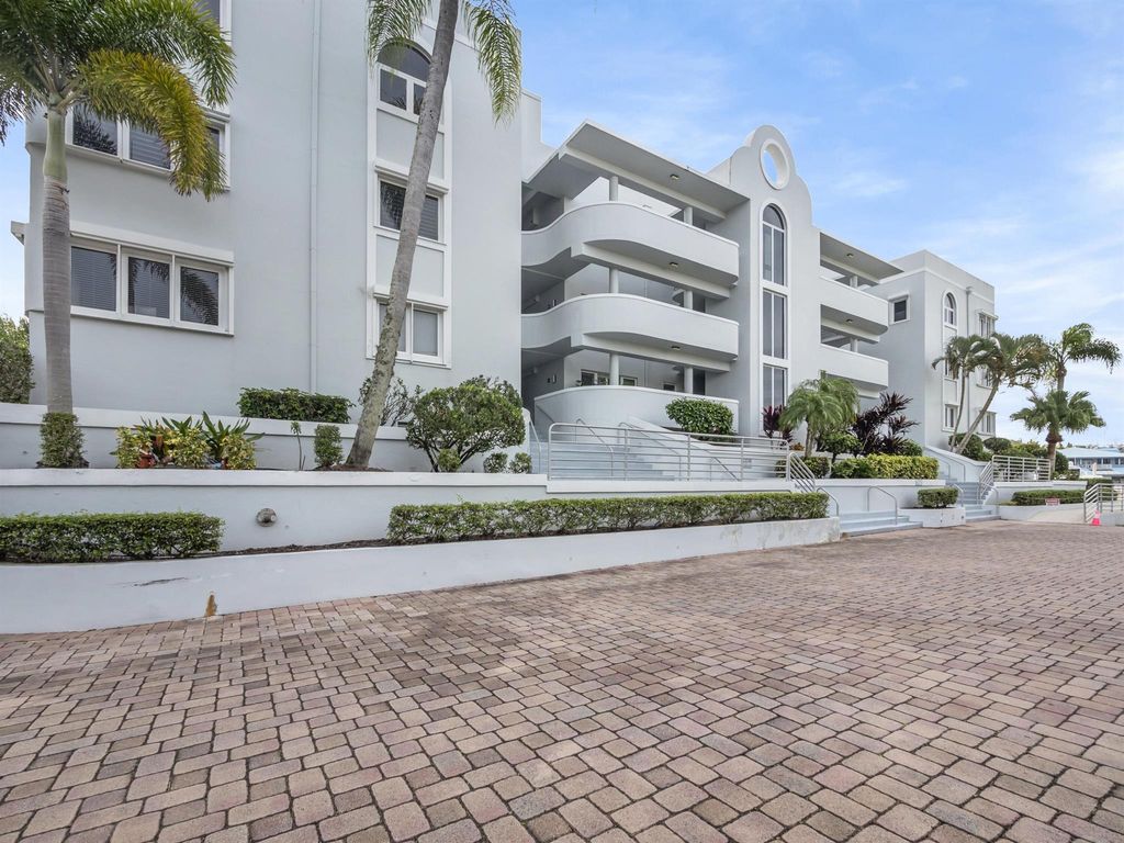 Photo of 1150 SW Chapman Way #304, Palm City, FL 34990 (MLS # R10947349)