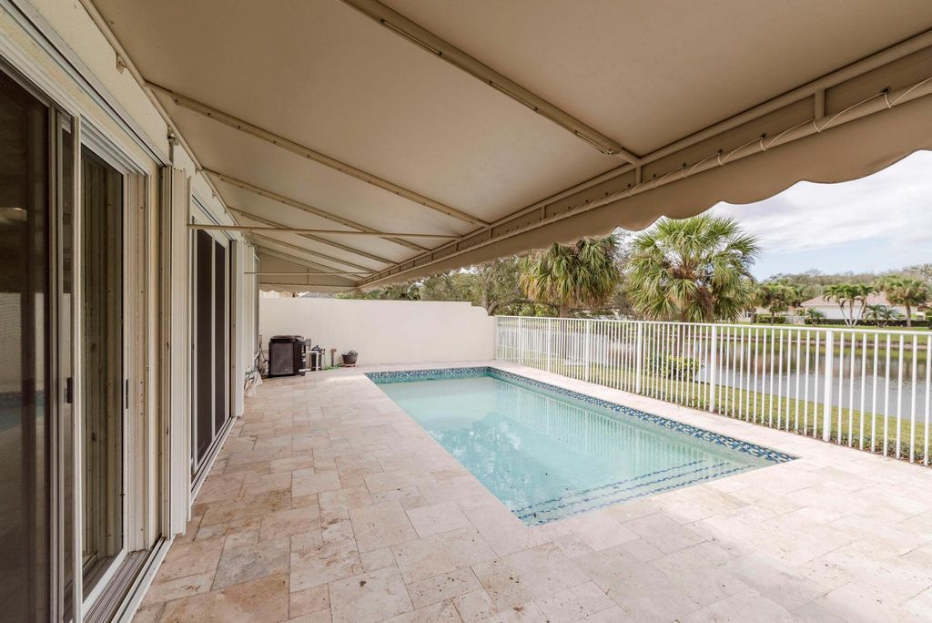 Photo of 275 Kelsey Park Circle, Palm Beach Gardens, FL 33410 (MLS # R10948854)