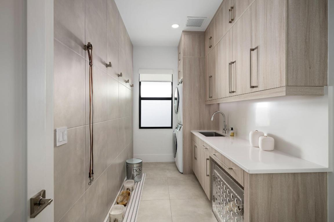 SEAGLASS P. D. - Residential