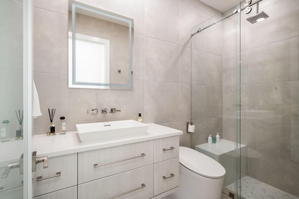 SEAGLASS P. D. - Residential