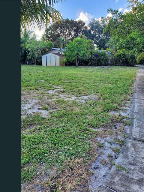 A home in Deerfield Beach