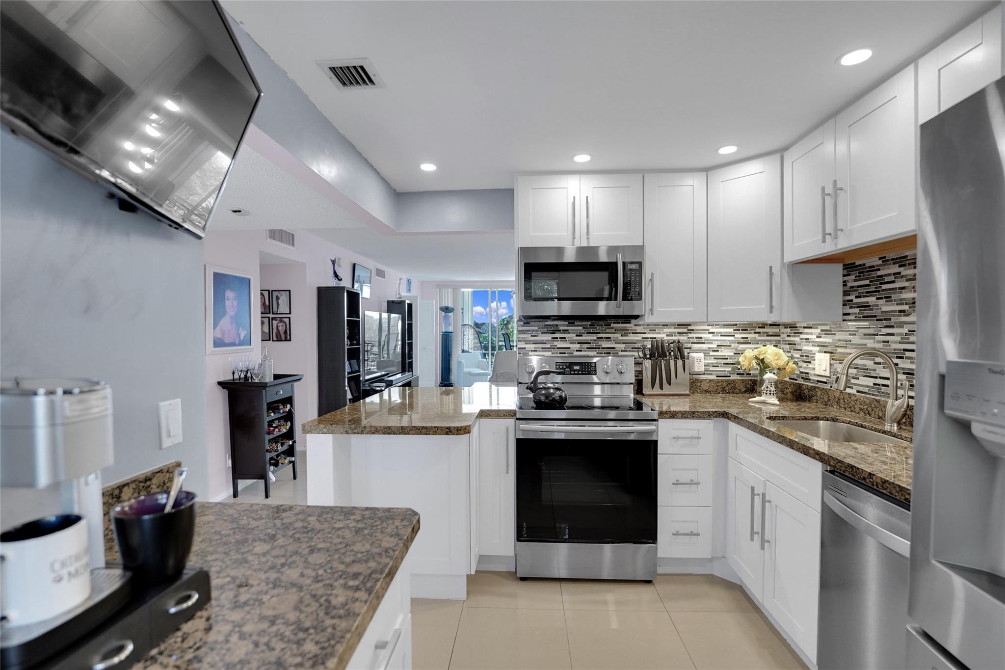 605 Oaks Dr 402
