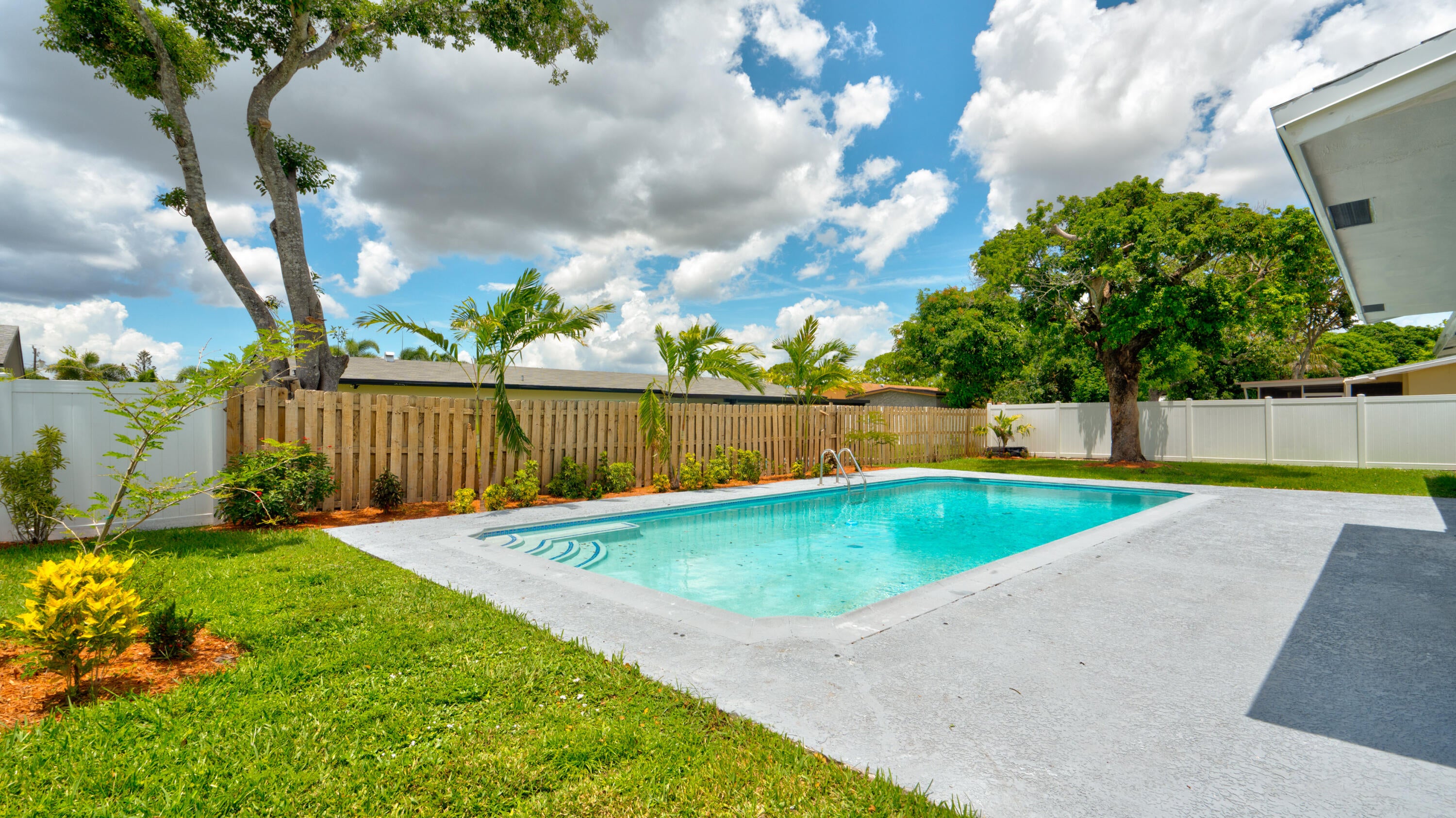 521 SW 63RD Terrace