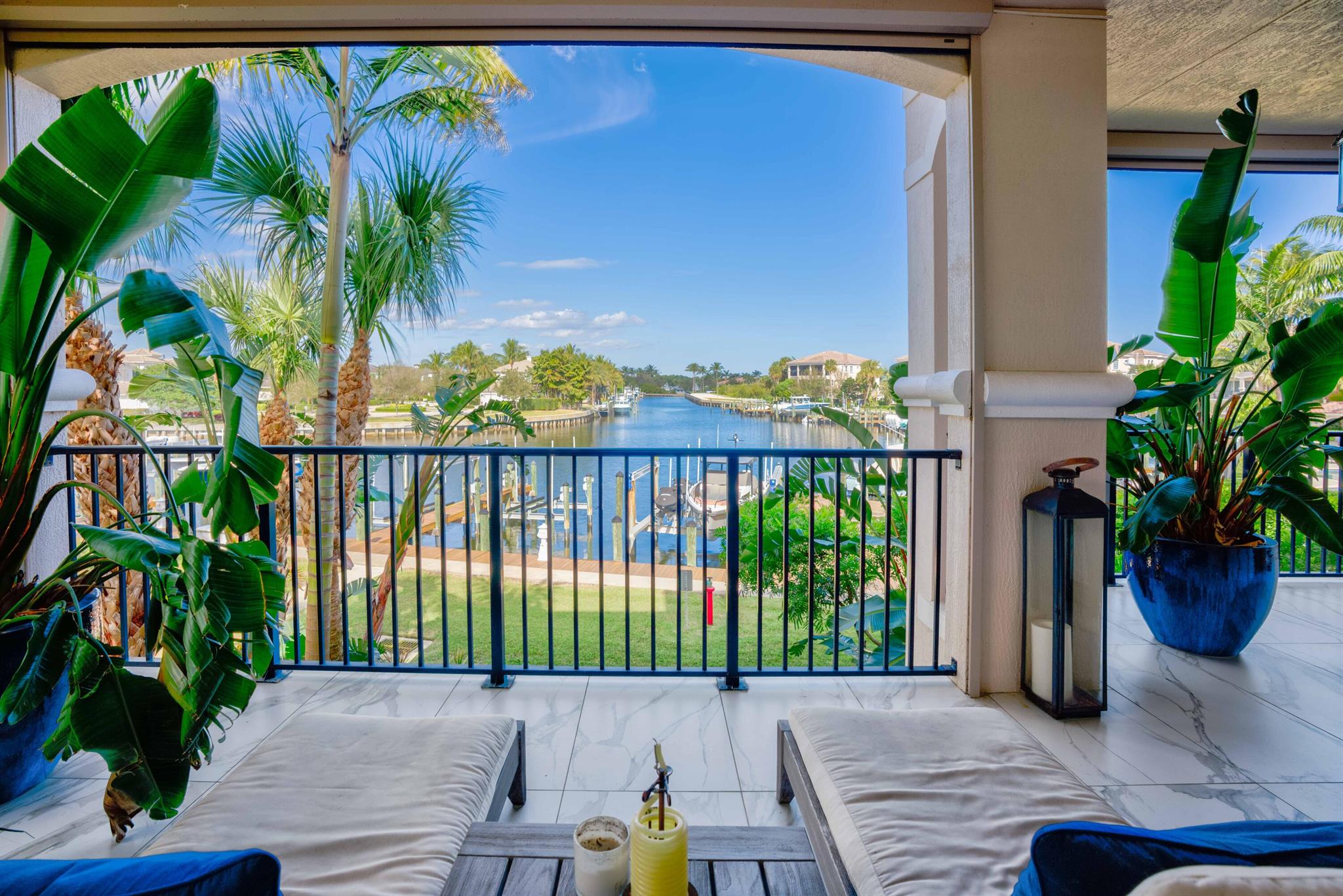 CARRIAGE HOMES AT FRENCHM - Residential