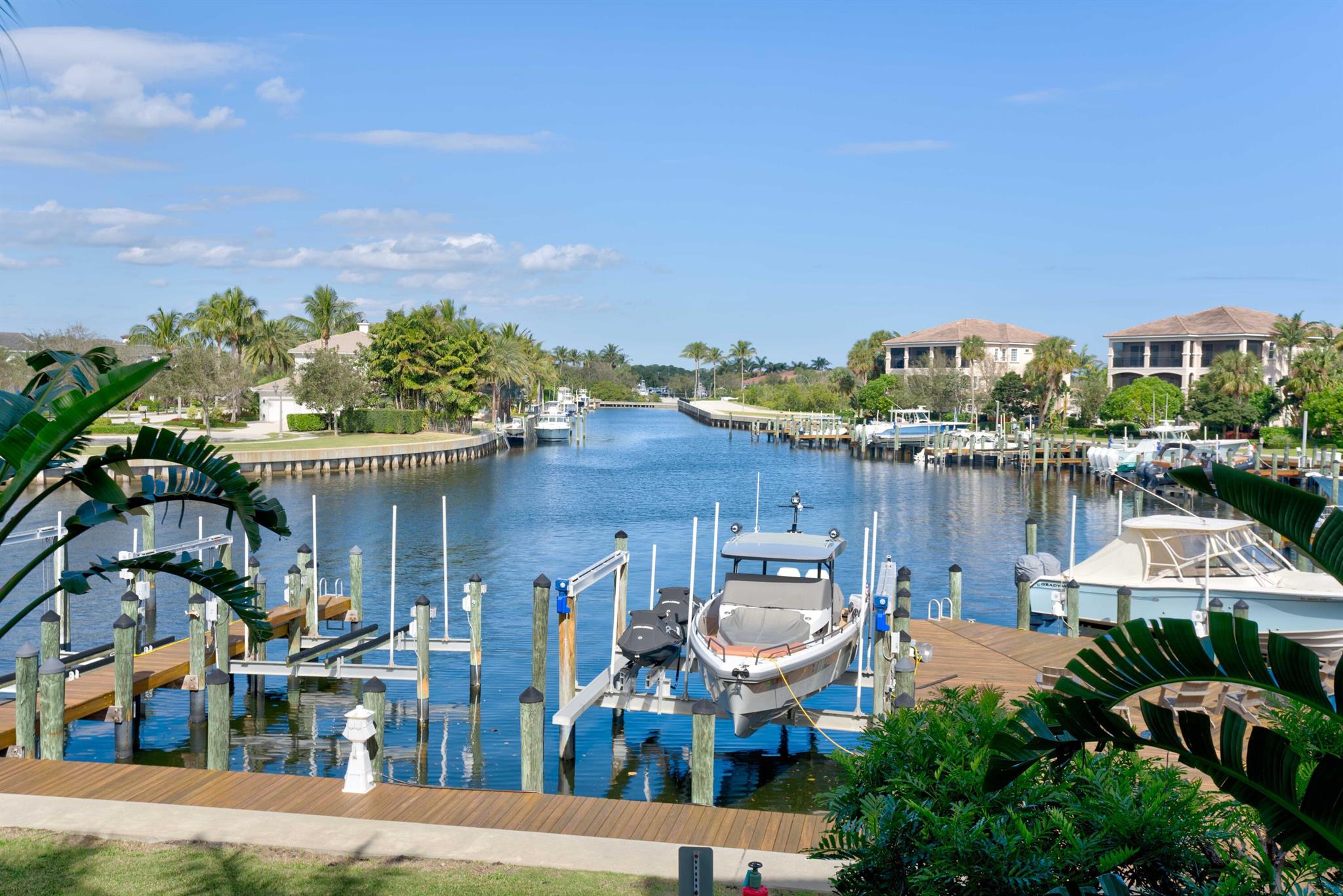 CARRIAGE HOMES AT FRENCHM - Residential