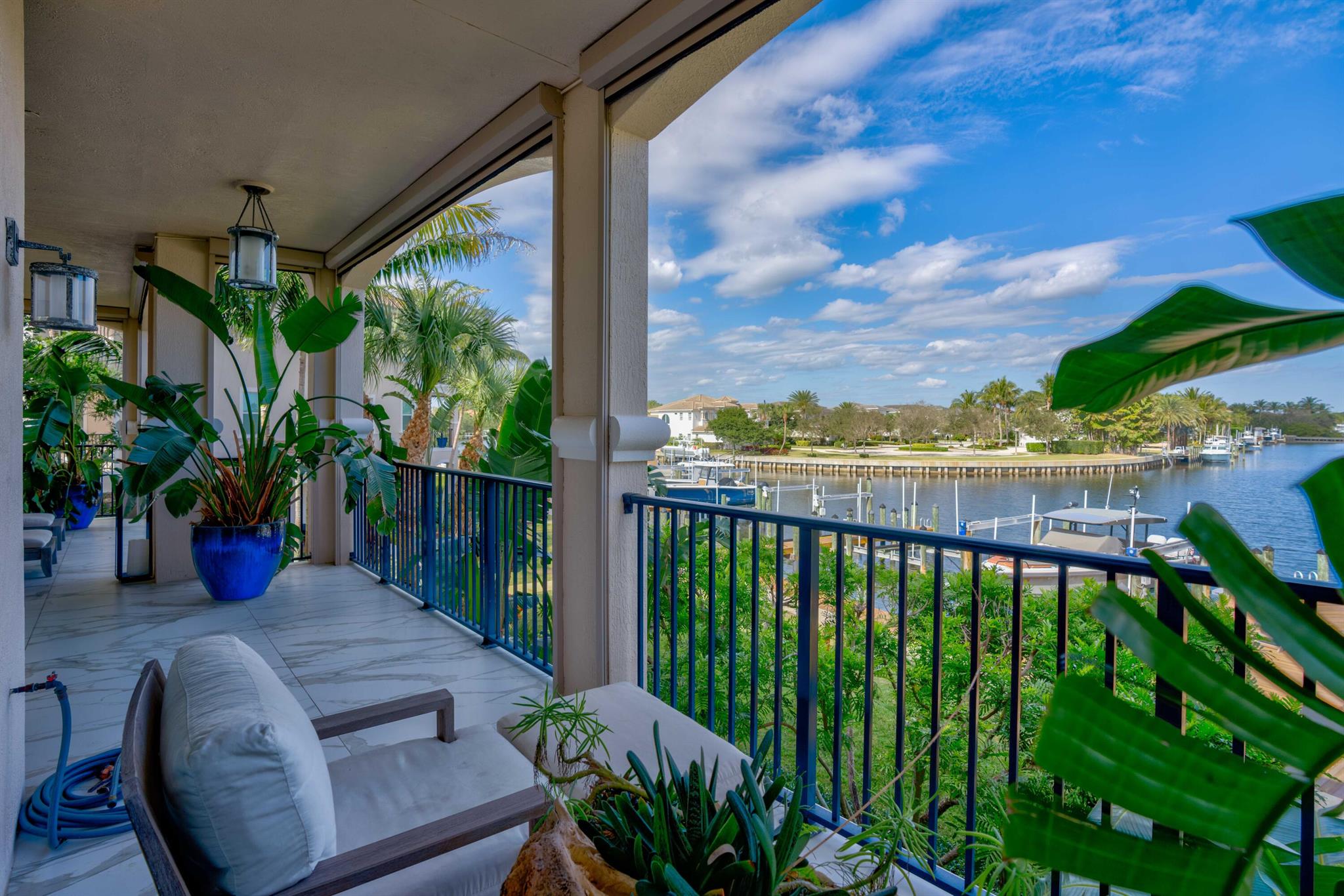 CARRIAGE HOMES AT FRENCHM - Residential