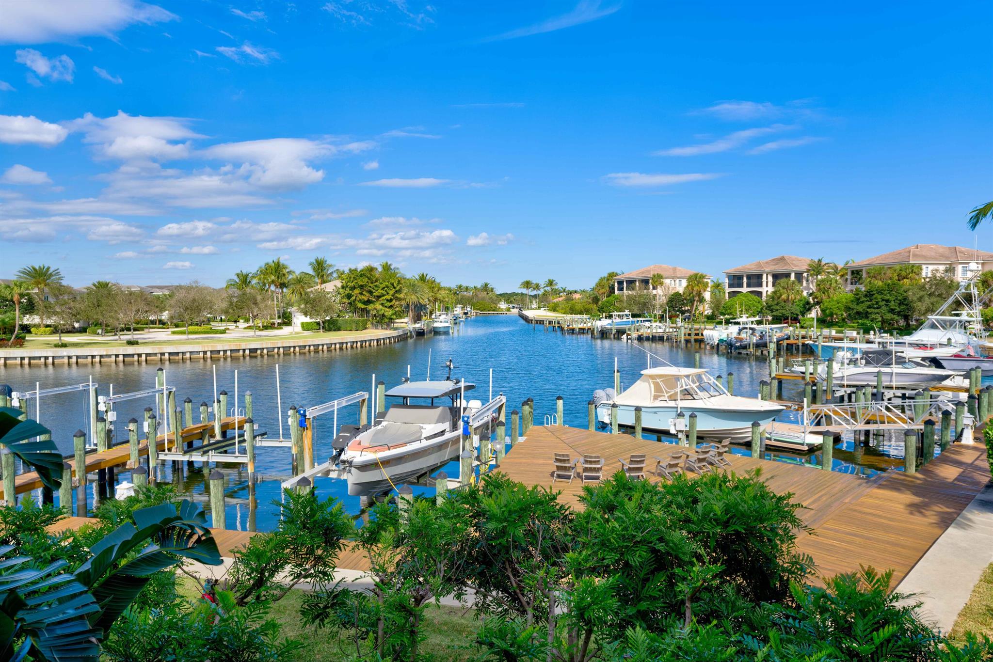 CARRIAGE HOMES AT FRENCHM - Residential