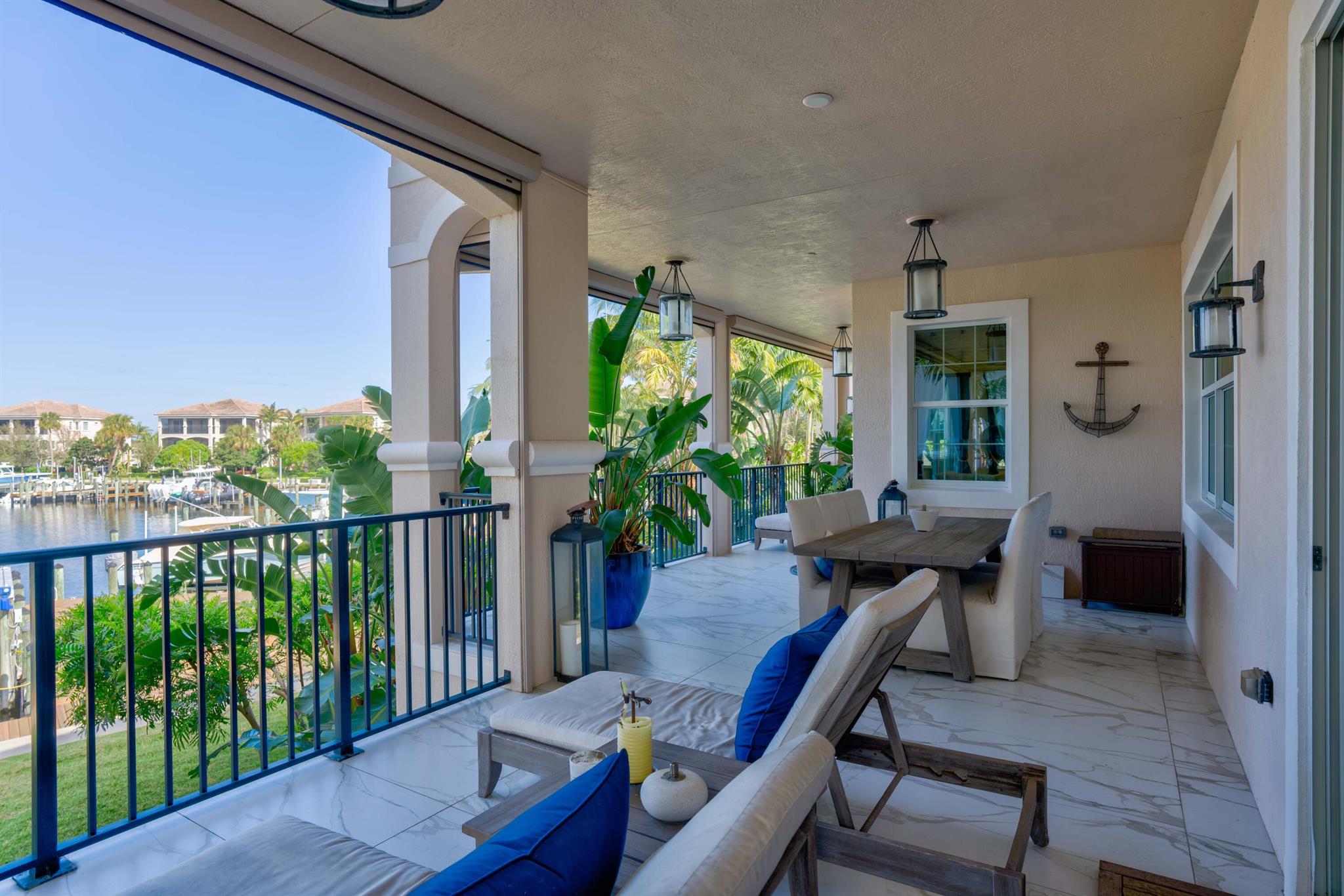 CARRIAGE HOMES AT FRENCHM - Residential