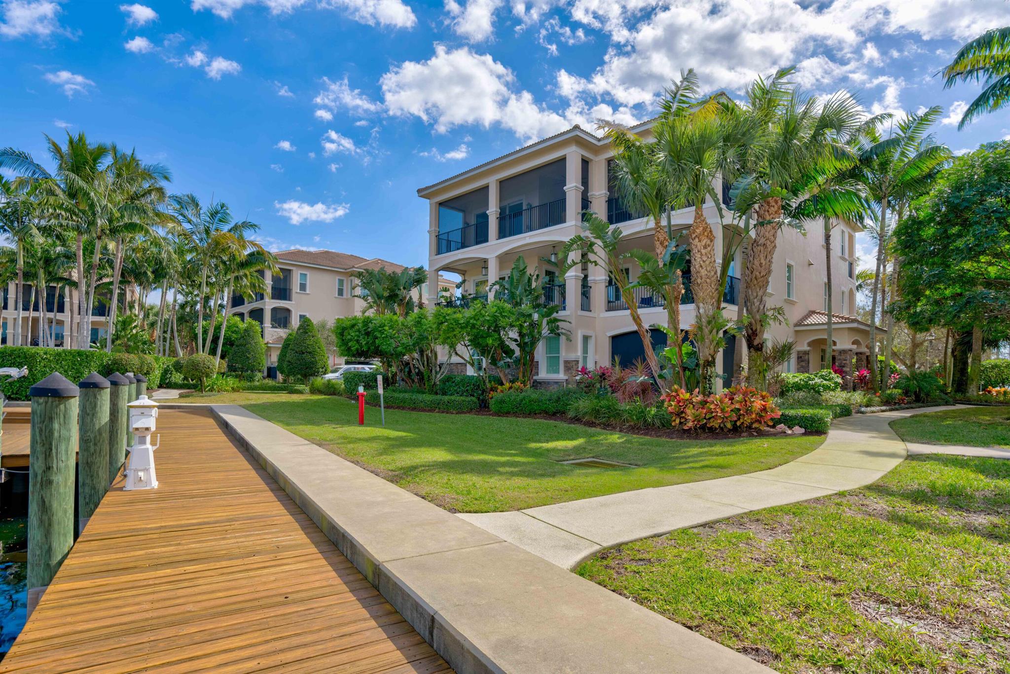 CARRIAGE HOMES AT FRENCHM - Residential