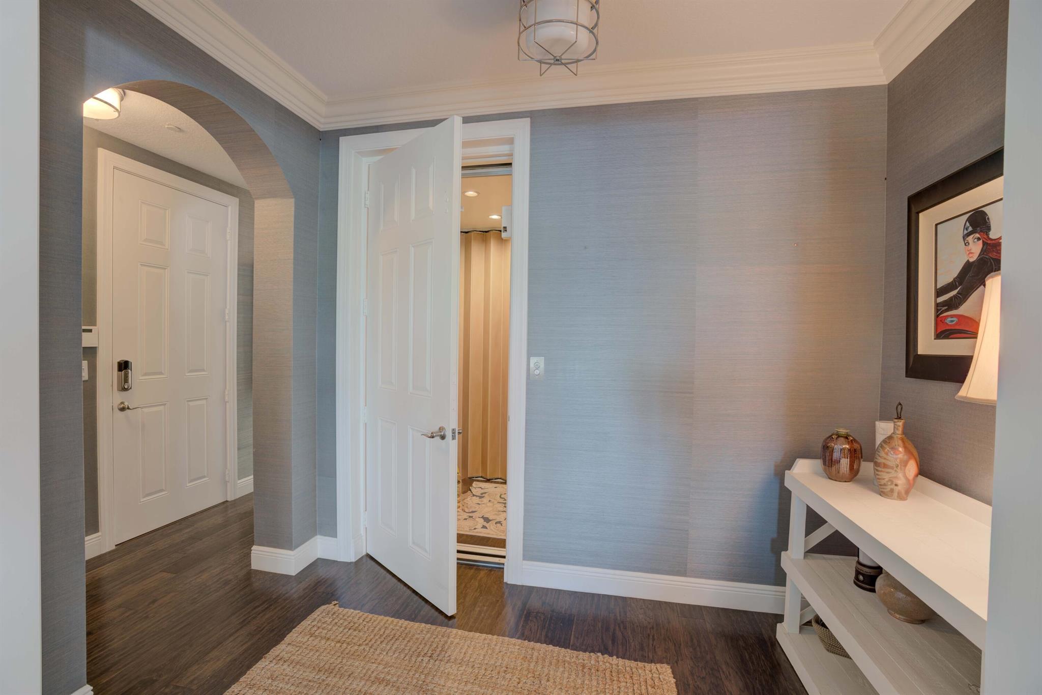 CARRIAGE HOMES AT FRENCHM - Residential