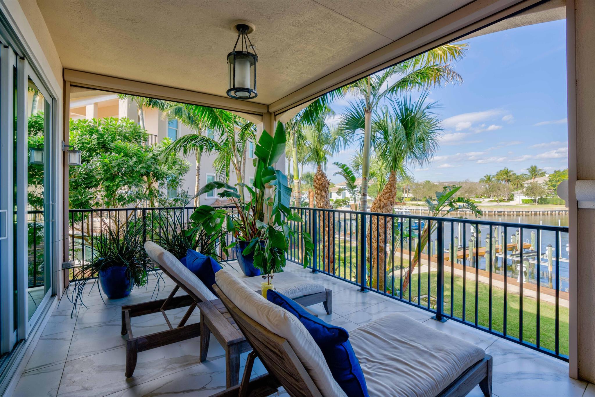 CARRIAGE HOMES AT FRENCHM - Residential