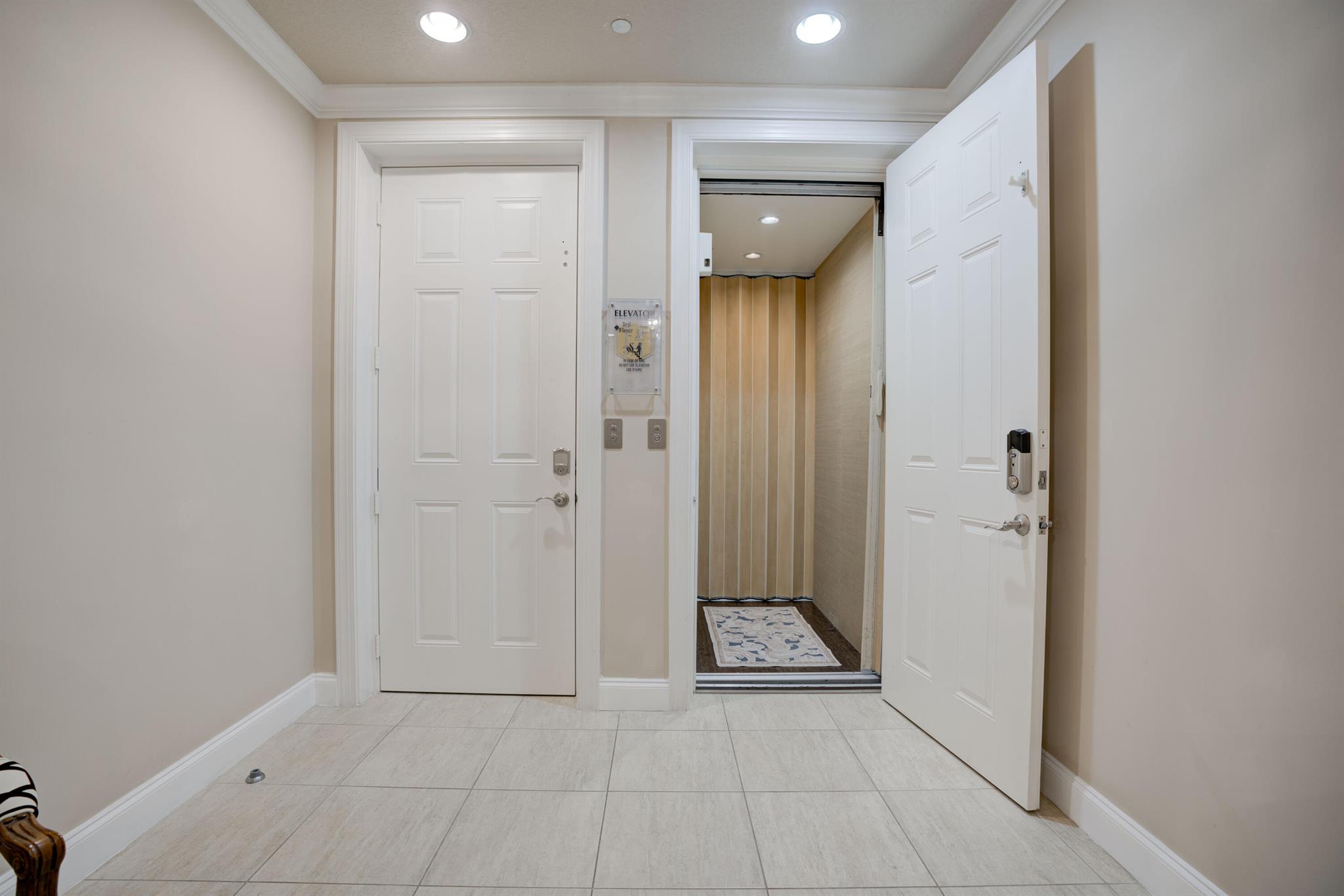 CARRIAGE HOMES AT FRENCHM - Residential