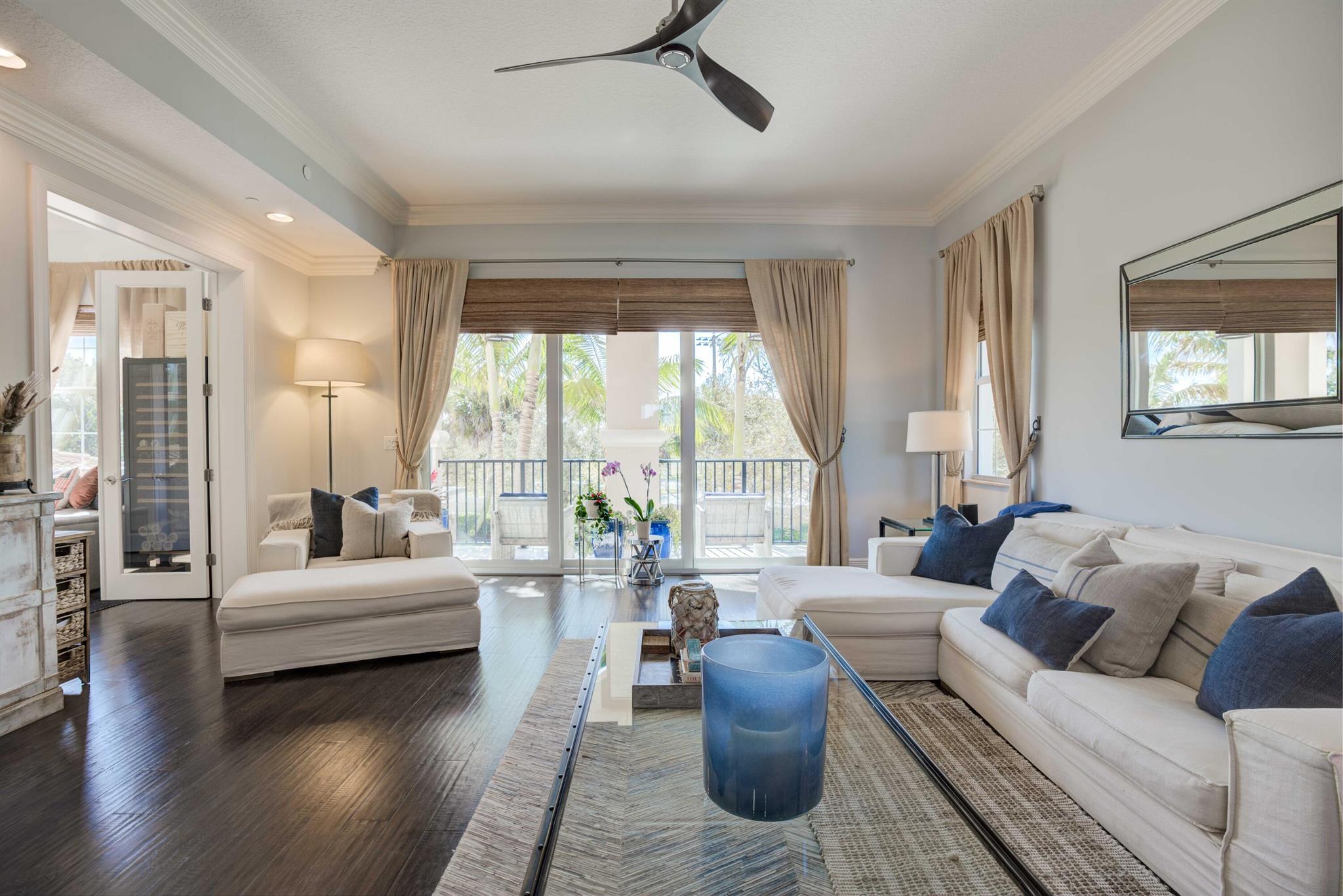 CARRIAGE HOMES AT FRENCHM - Residential