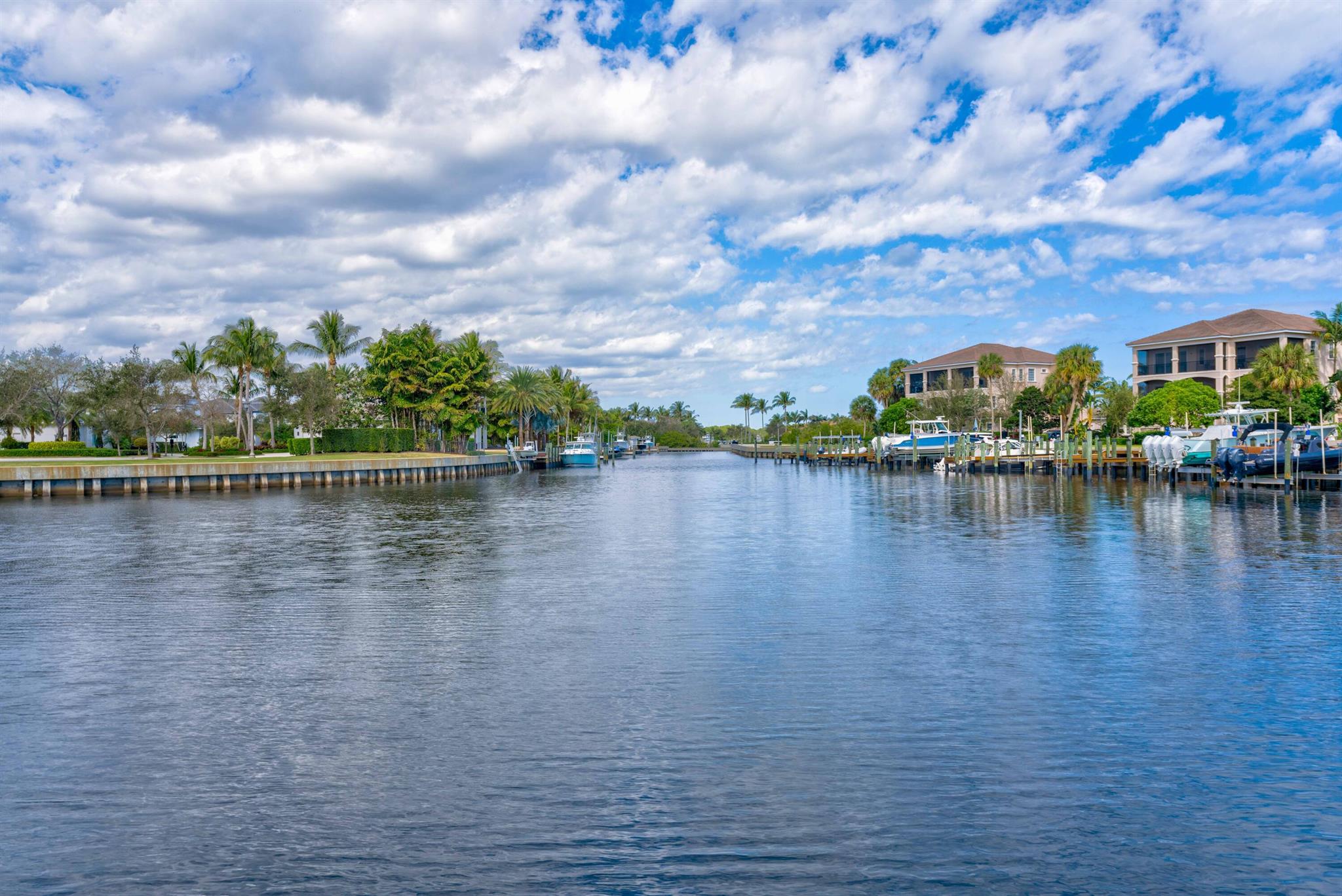 CARRIAGE HOMES AT FRENCHM - Residential