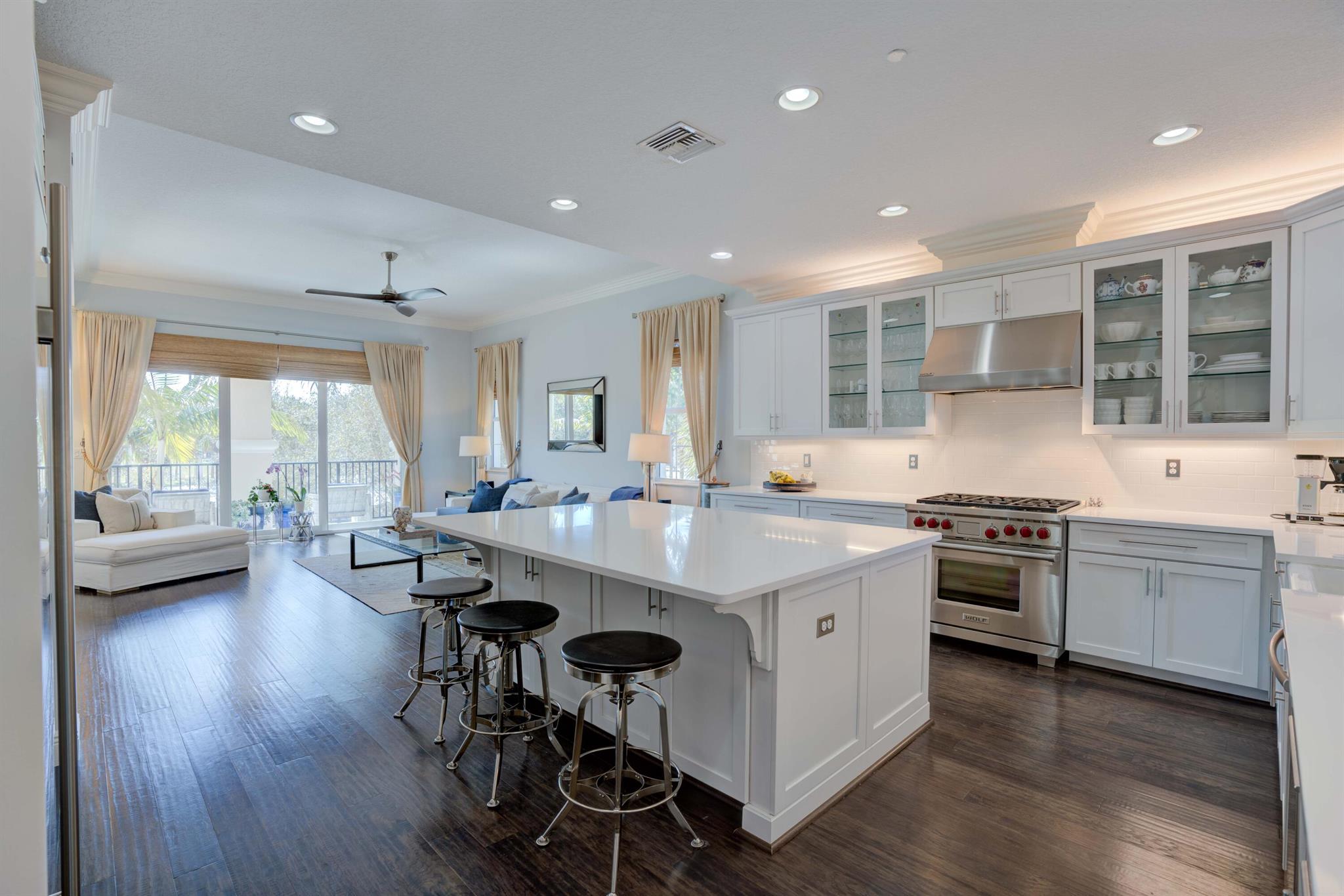 CARRIAGE HOMES AT FRENCHM - Residential