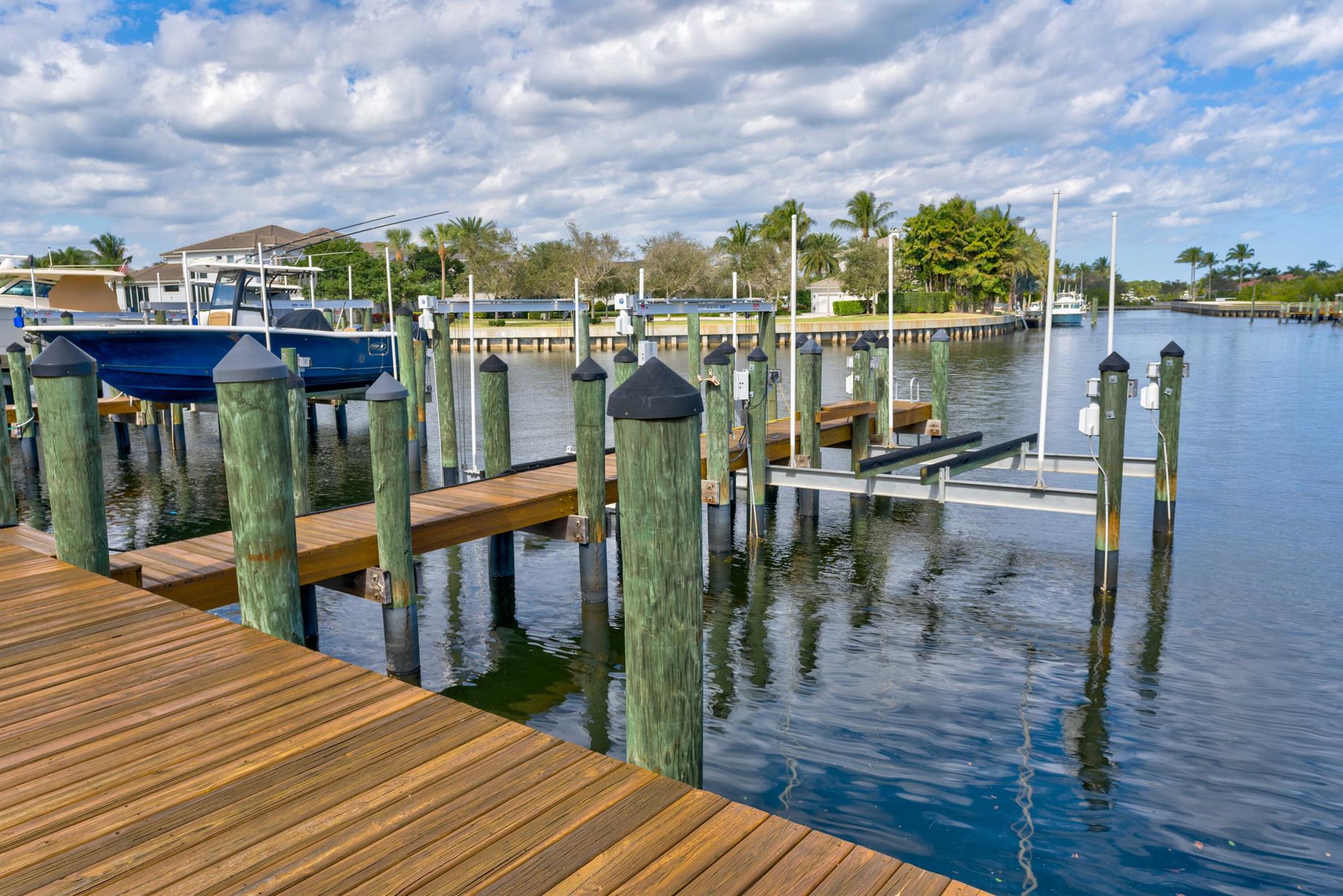 CARRIAGE HOMES AT FRENCHM - Residential