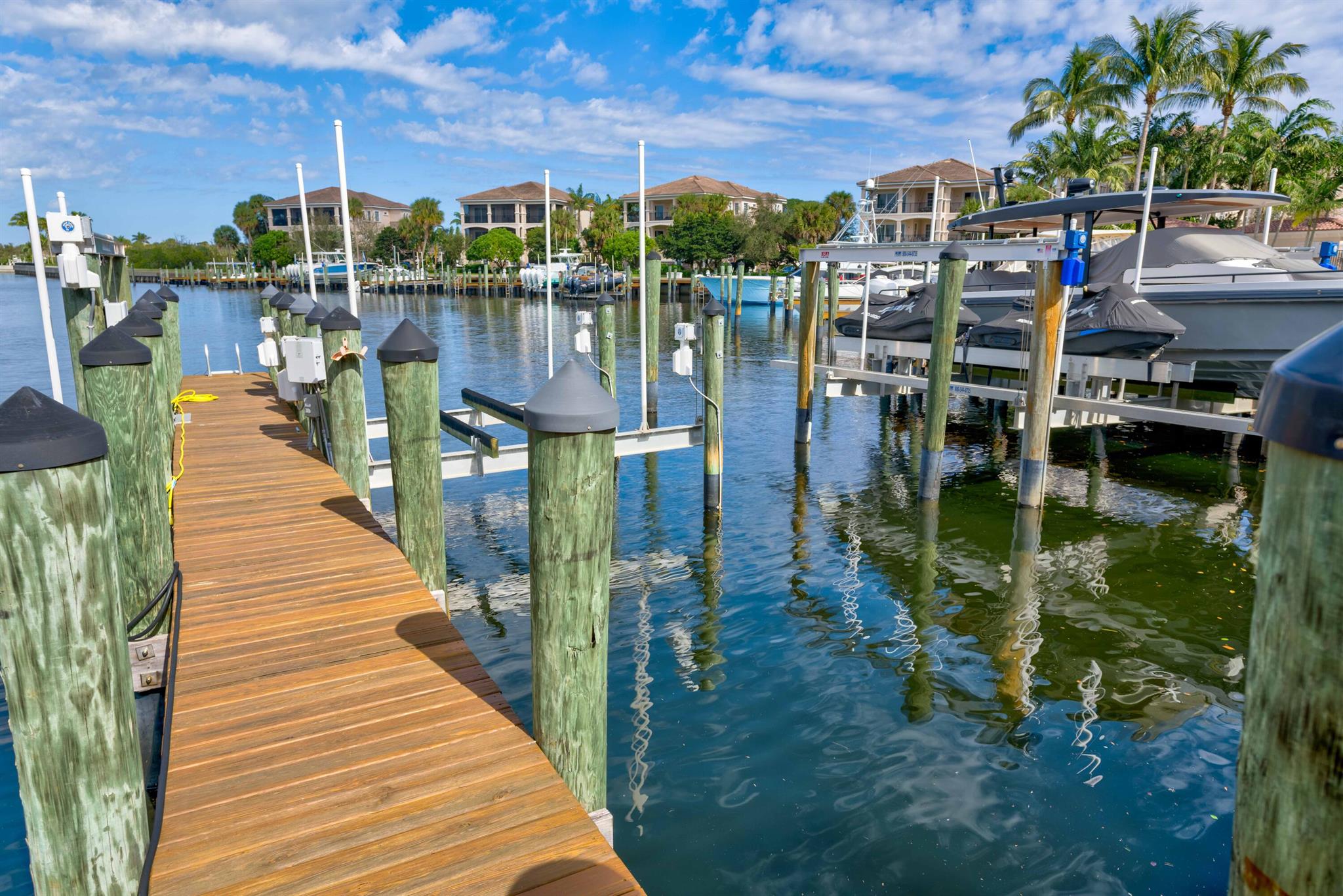 CARRIAGE HOMES AT FRENCHM - Residential