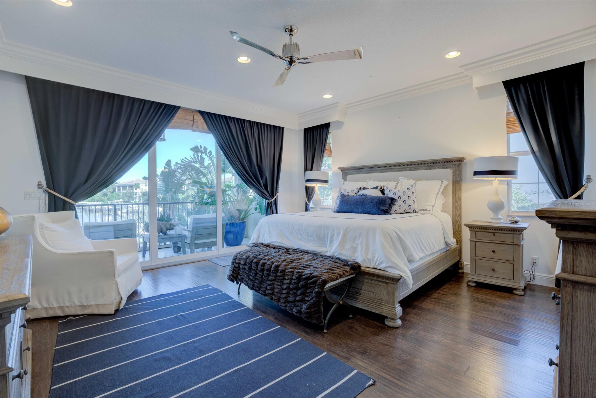 CARRIAGE HOMES AT FRENCHM - Residential