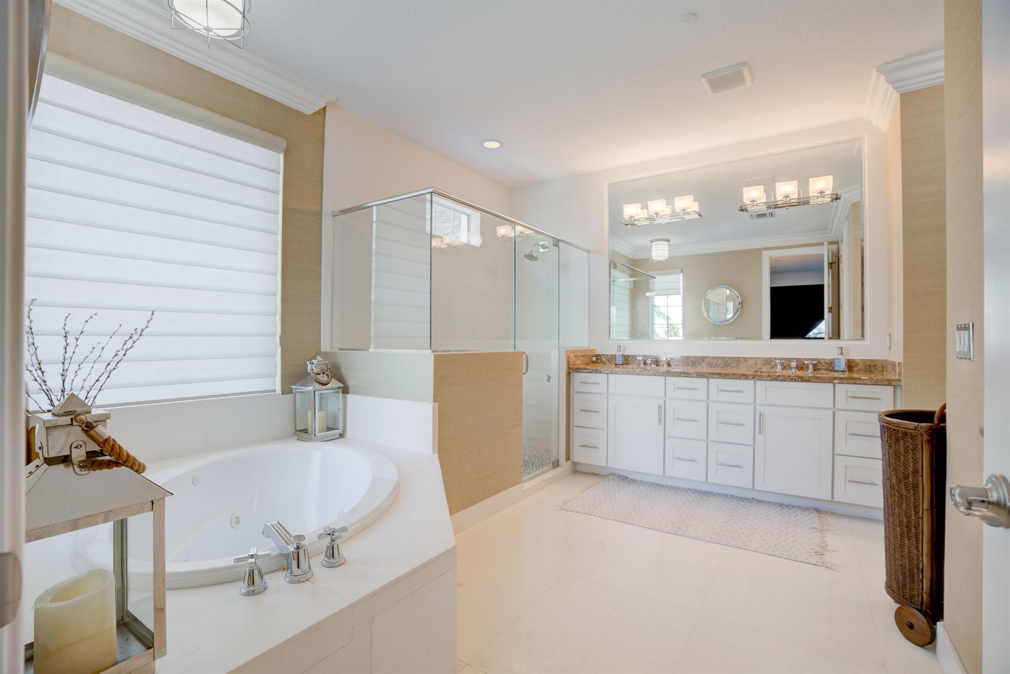 CARRIAGE HOMES AT FRENCHM - Residential