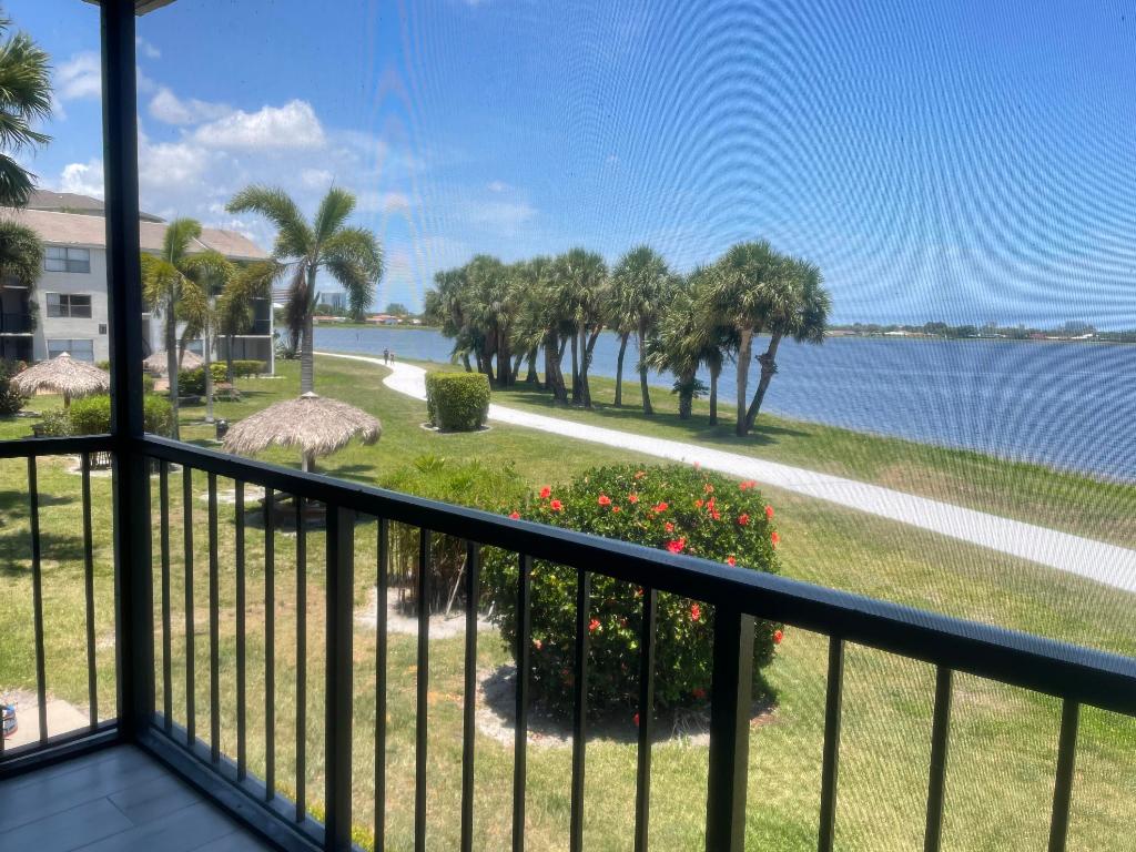 CLEAR LAKE CLUB CONDO - Residential Lease