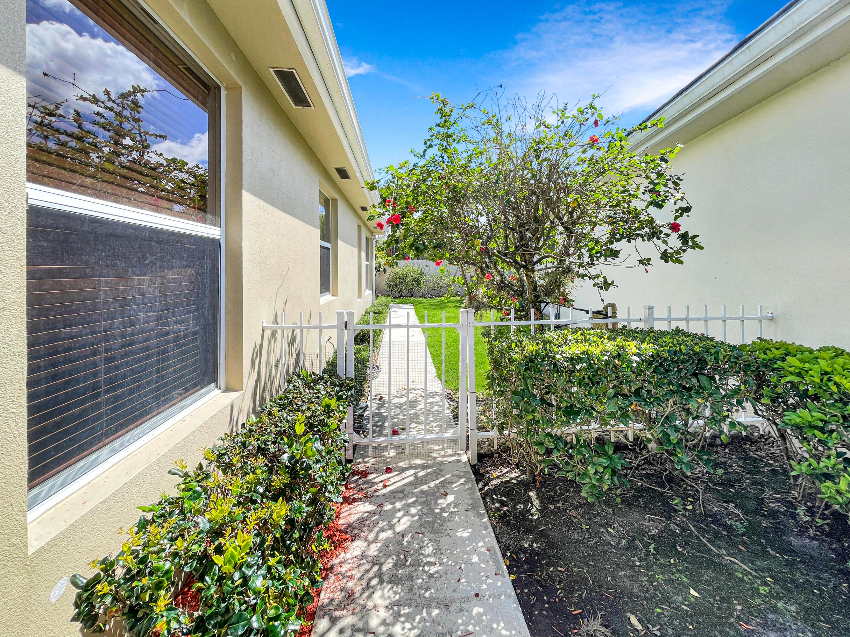 THE MEADOWS AT MARTIN DOWNS - Residential