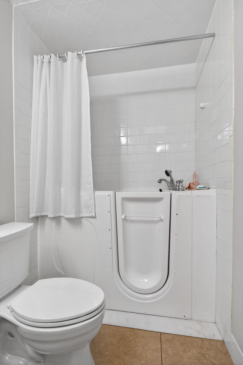 DELRAY VILLAS 4 - Residential