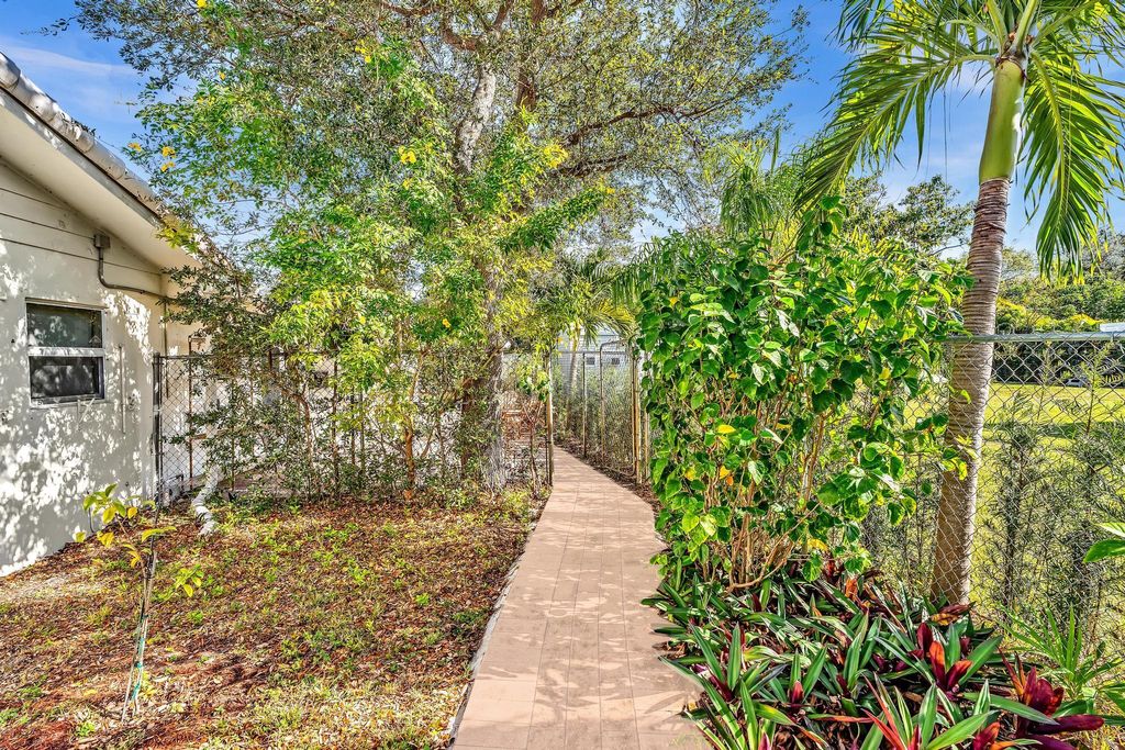 Photo of 3998 NW 5th Avenue, Boca Raton, FL 33431 (MLS # B26009296)