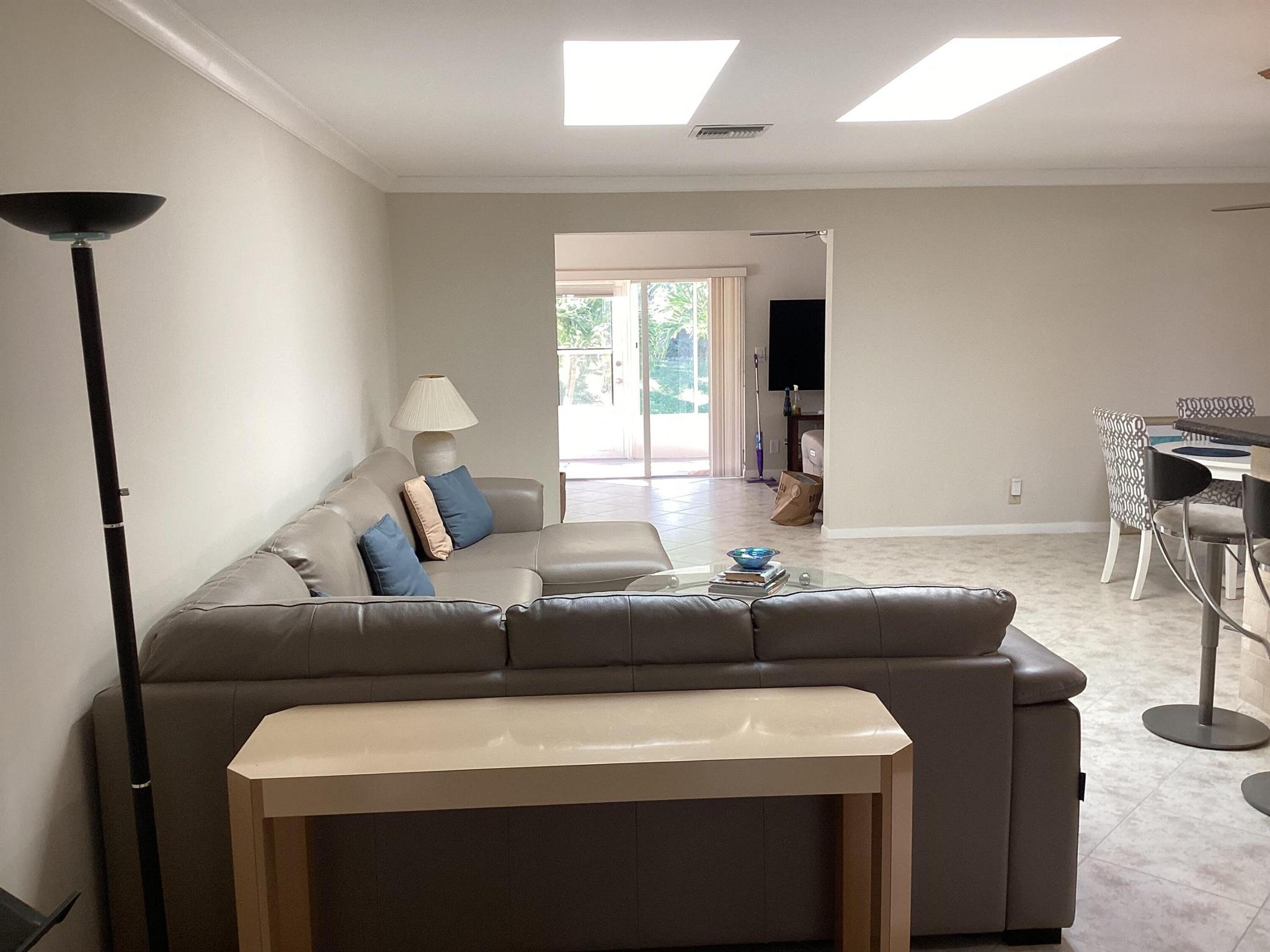 DELRAY VILLAS 4 - Residential