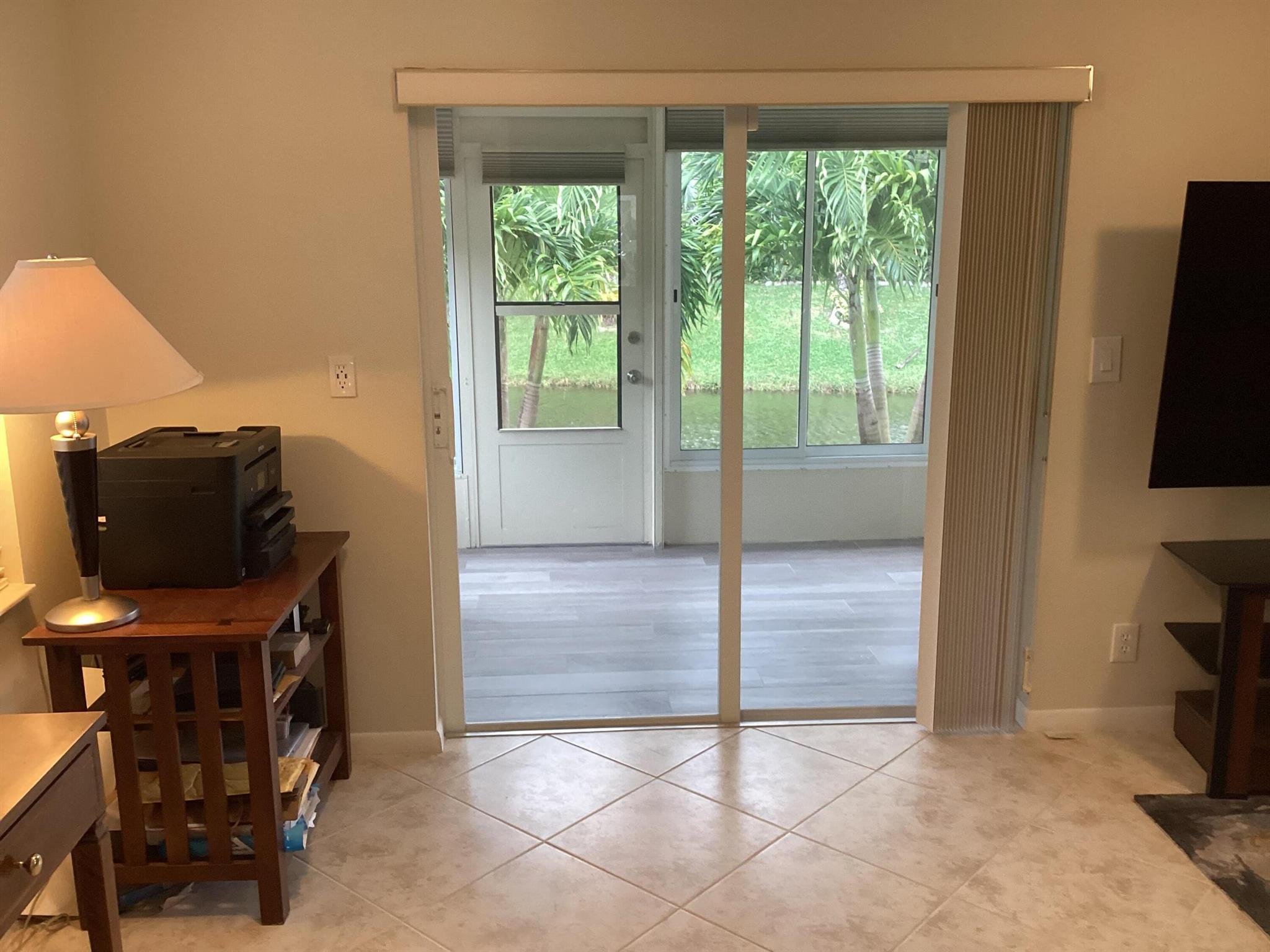 DELRAY VILLAS 4 - Residential