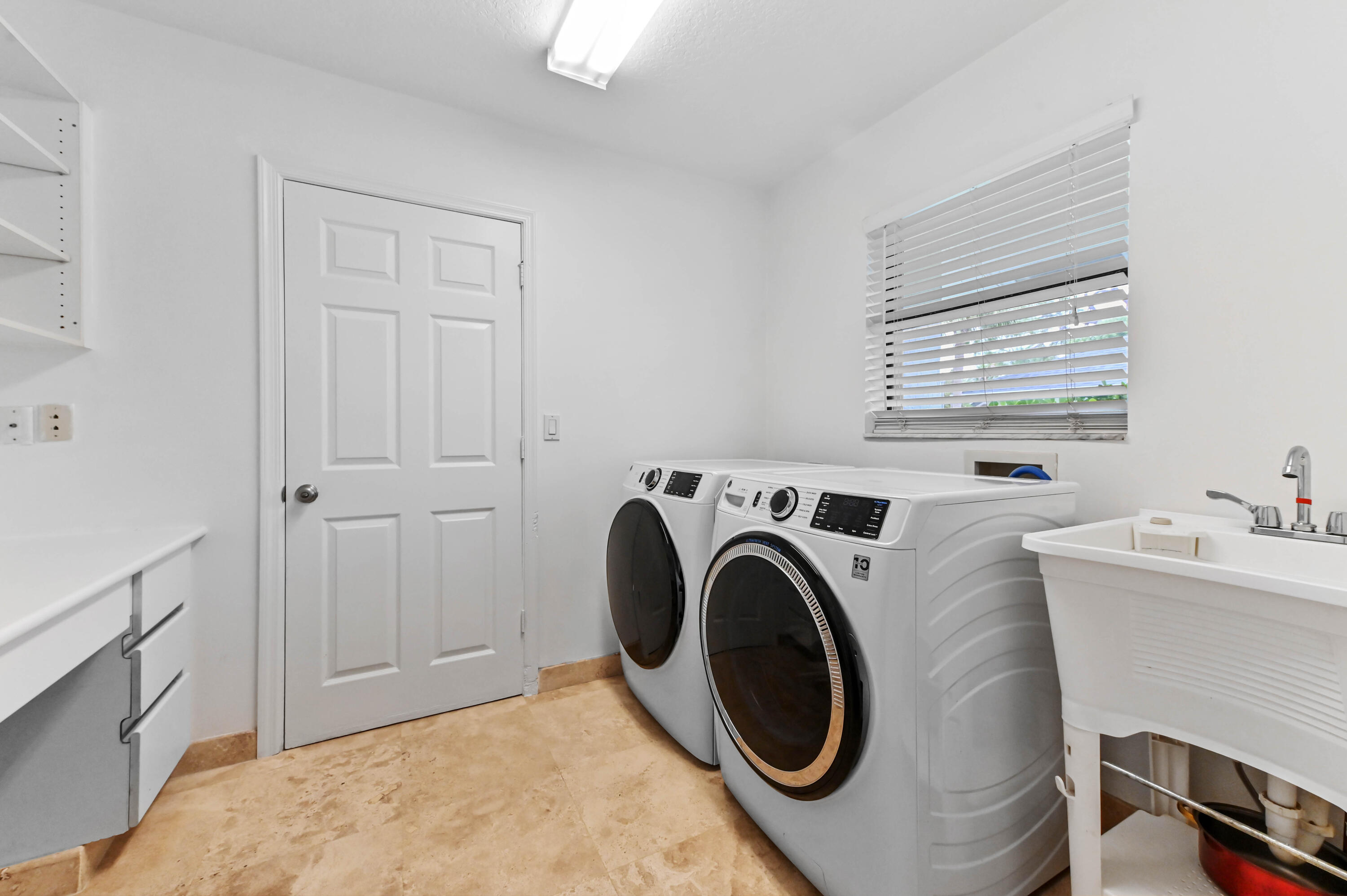 PINEWOOD MANOR OF WELLINGTON - Residential Lease