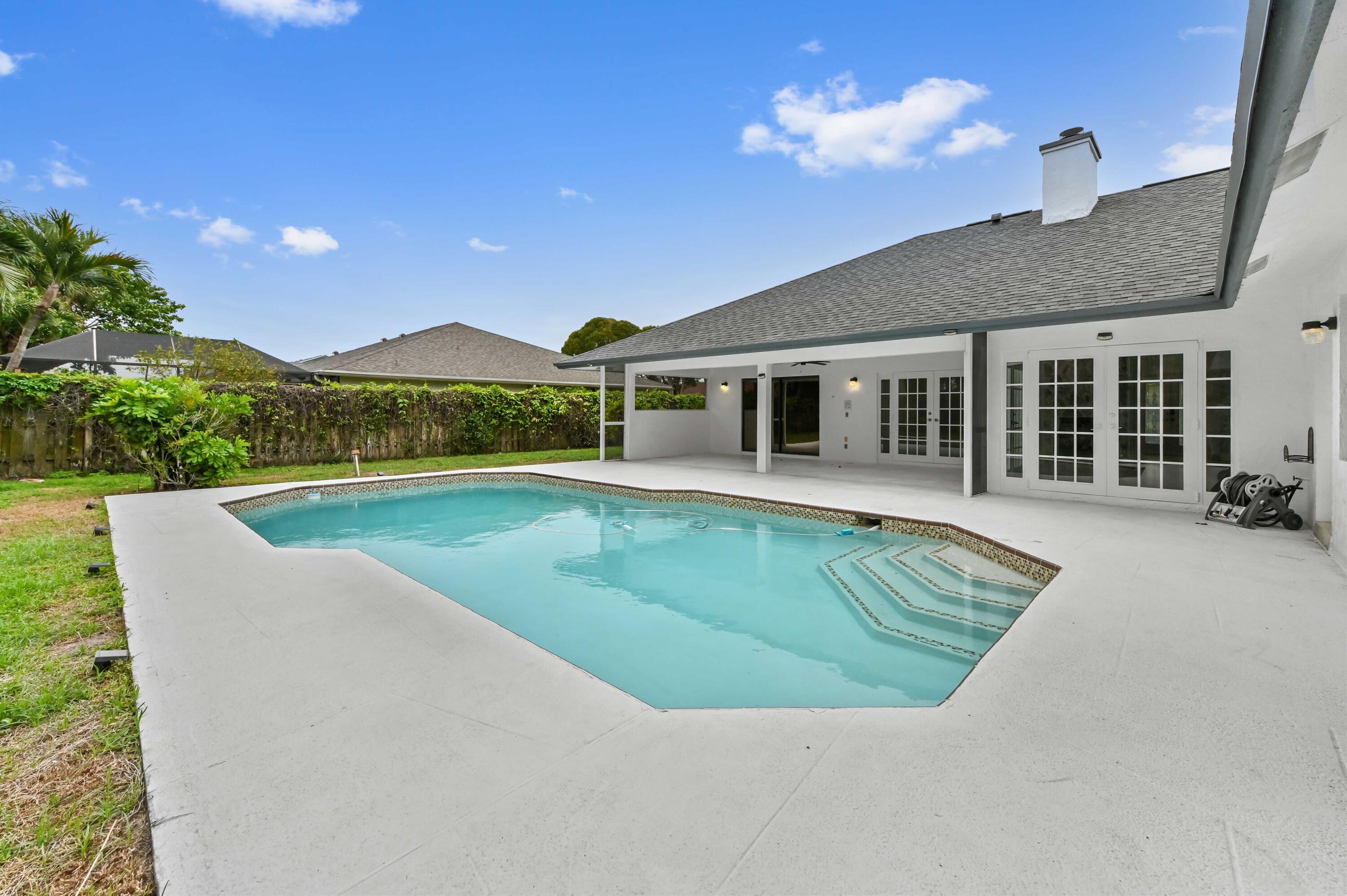 PINEWOOD MANOR OF WELLINGTON - Residential Lease