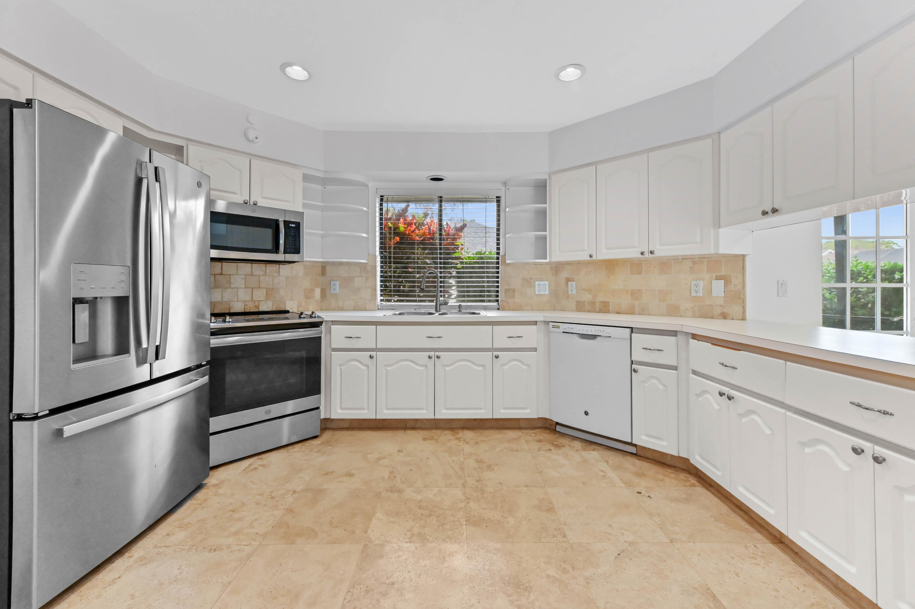 PINEWOOD MANOR OF WELLINGTON - Residential Lease