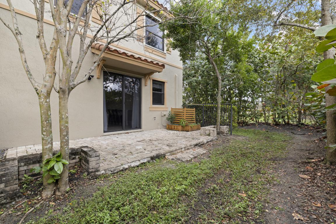 ASHTON PARC - Residential