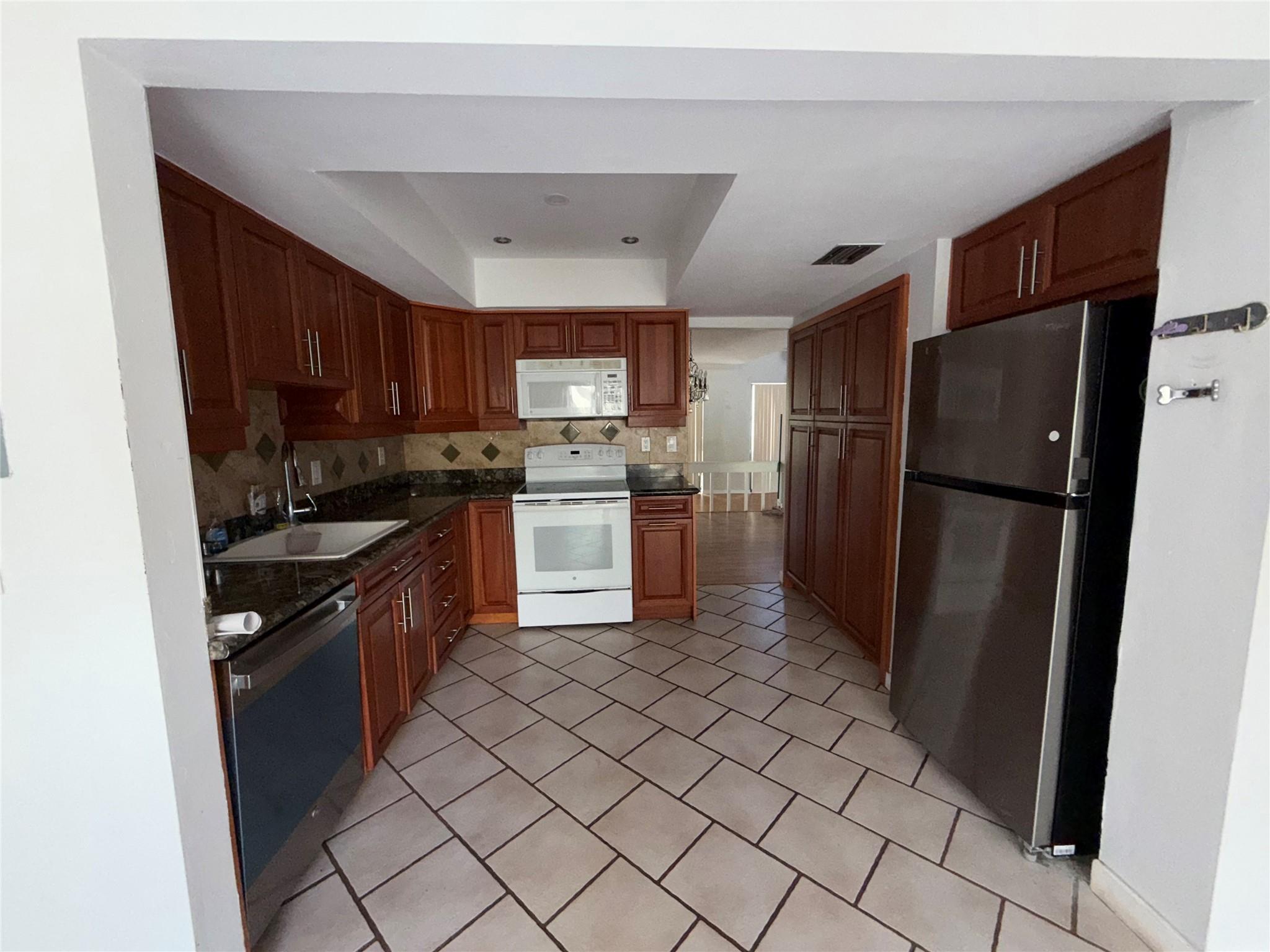 12400 Westhampton Cir -