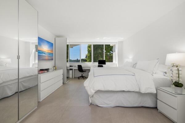 CARLYLE HOUSE CONDO - Residential