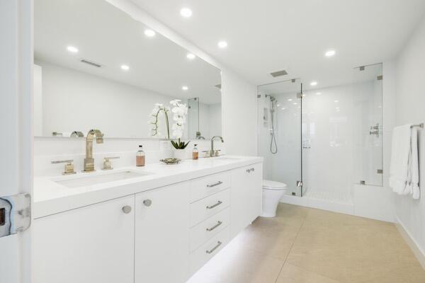 CARLYLE HOUSE CONDO - Residential