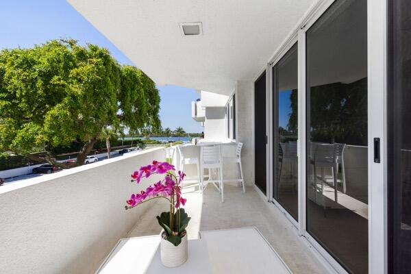 CARLYLE HOUSE CONDO - Residential