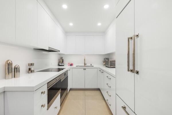 CARLYLE HOUSE CONDO - Residential