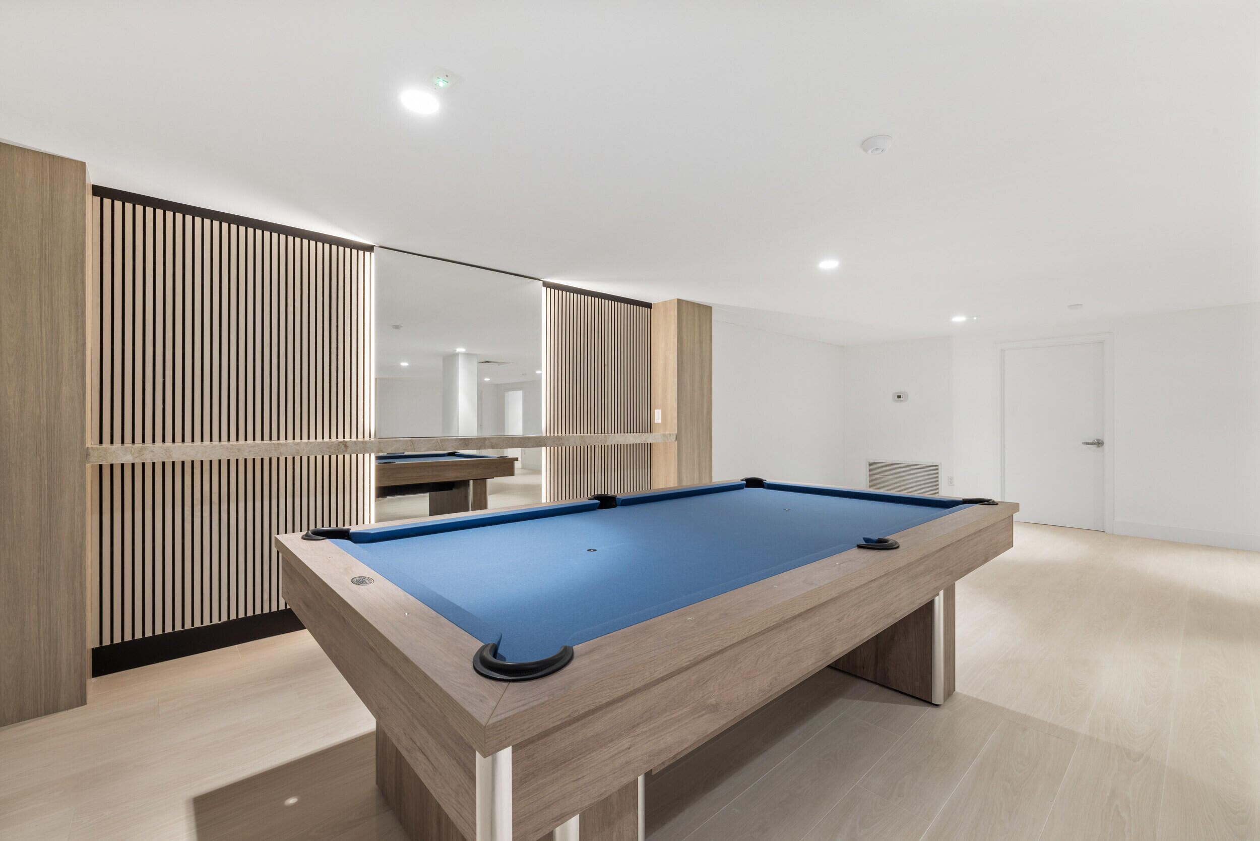 CARLYLE HOUSE CONDO - Residential