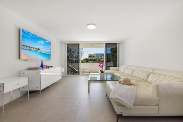 CARLYLE HOUSE CONDO - Residential