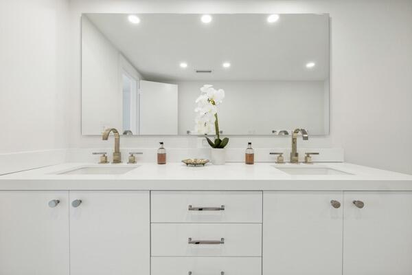 CARLYLE HOUSE CONDO - Residential