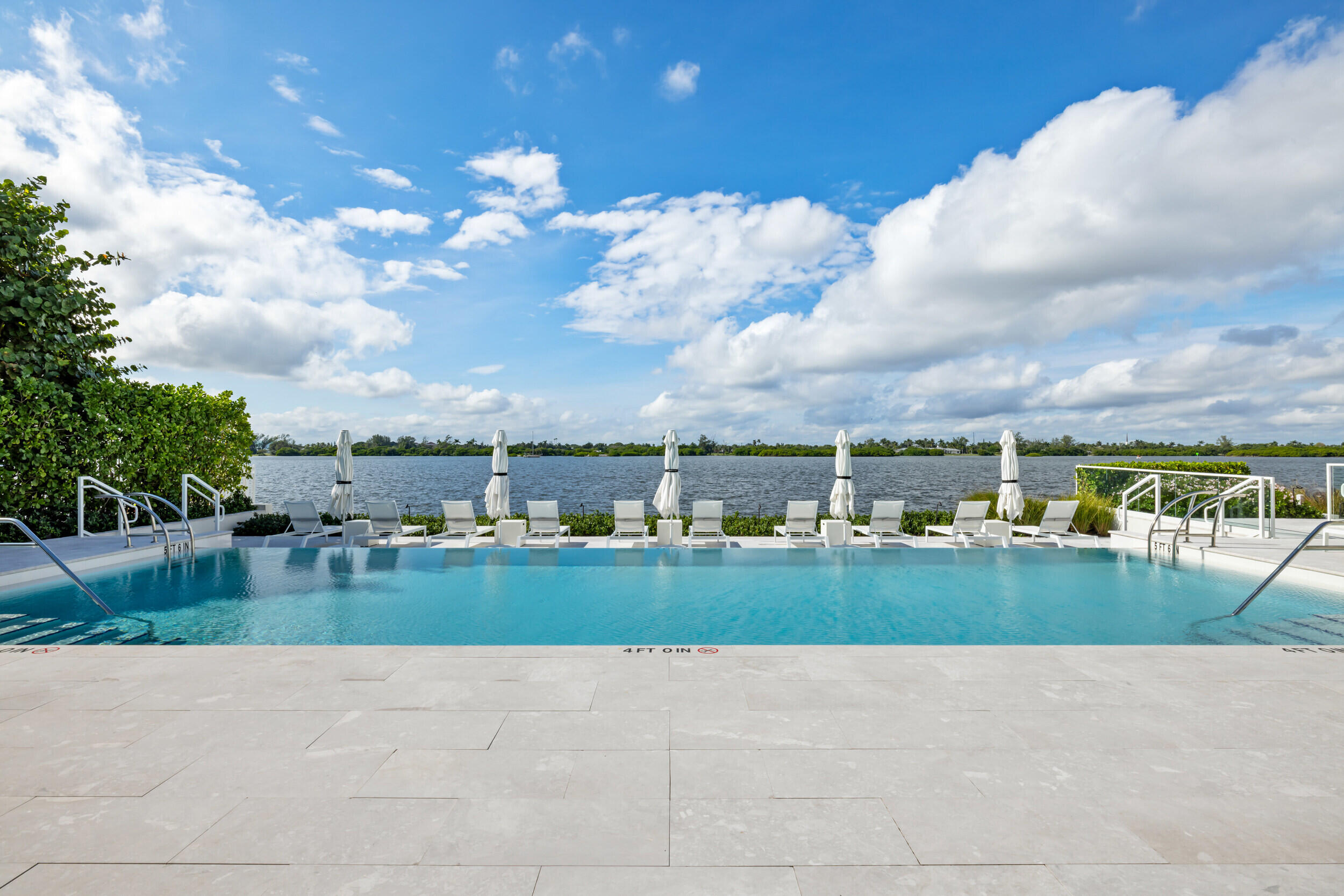 CARLYLE HOUSE CONDO - Residential