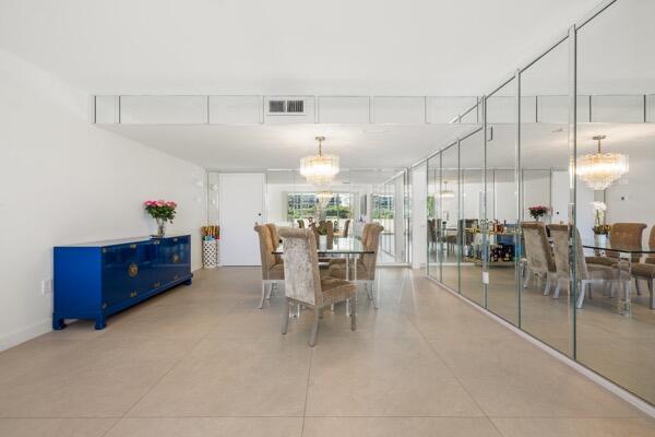 CARLYLE HOUSE CONDO - Residential